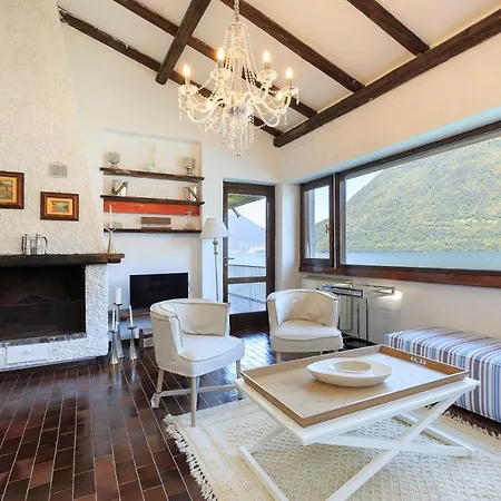 A Lago Villa *