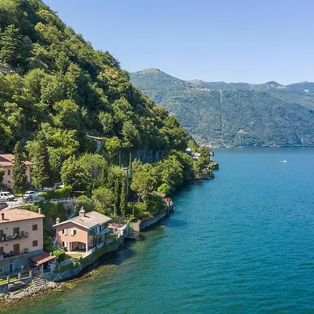 A Lago Villa *